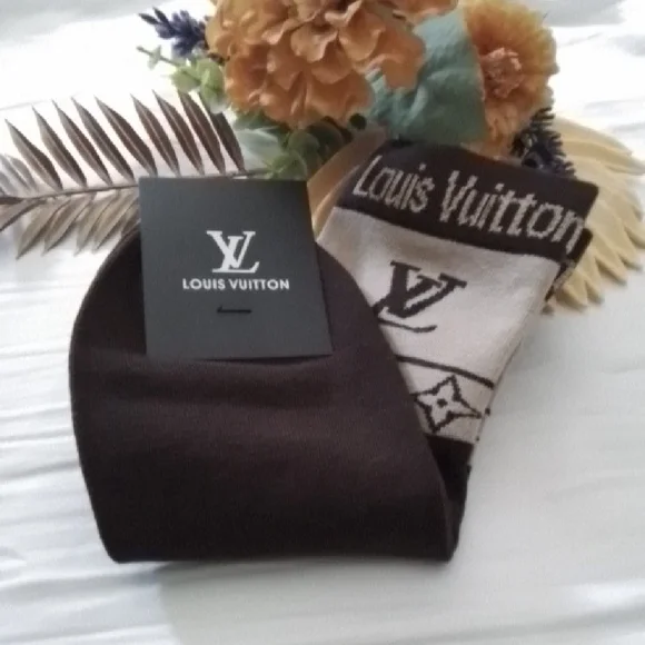 Louis Vuitton Women's Socks in Black and Cream - Picture 4 of 6